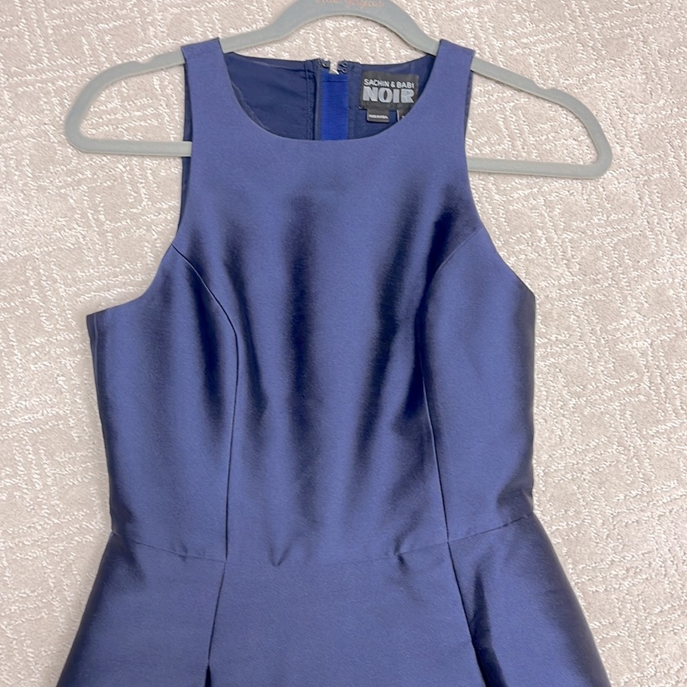 Gown - Picture 3 of 7